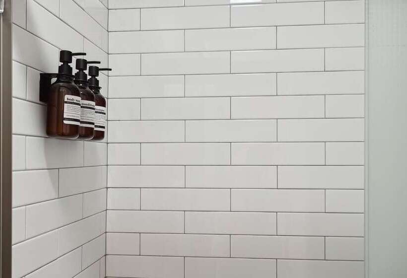 فندق Bay Inn Of Petoskey