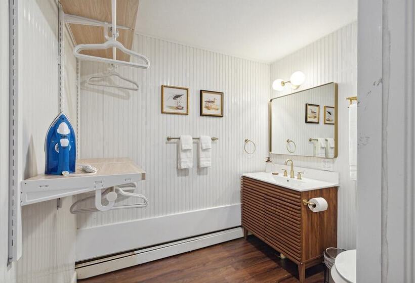 فندق Bay Inn Of Petoskey