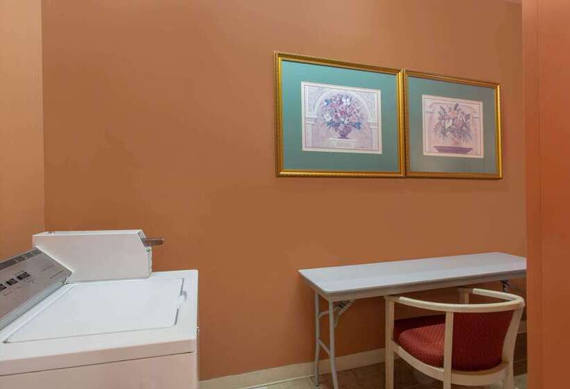 בית מלון כפרי Baymont By Wyndham Midway Tallahassee