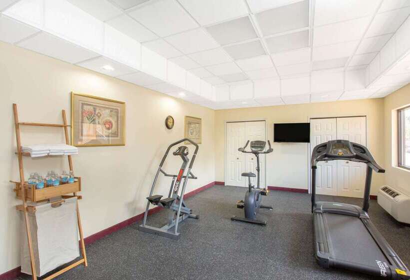 בית מלון כפרי Baymont By Wyndham Midway Tallahassee