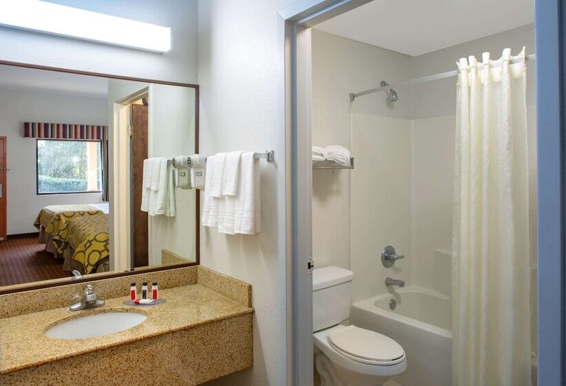 בית מלון כפרי Baymont By Wyndham Midway Tallahassee