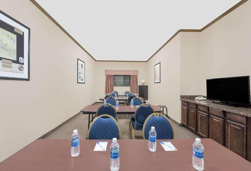 בית מלון כפרי Baymont By Wyndham Snyder