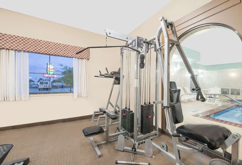 בית מלון כפרי Baymont By Wyndham Snyder