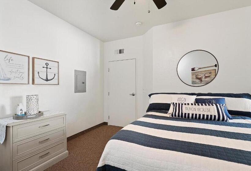 فندق Beach House Inn & Suites