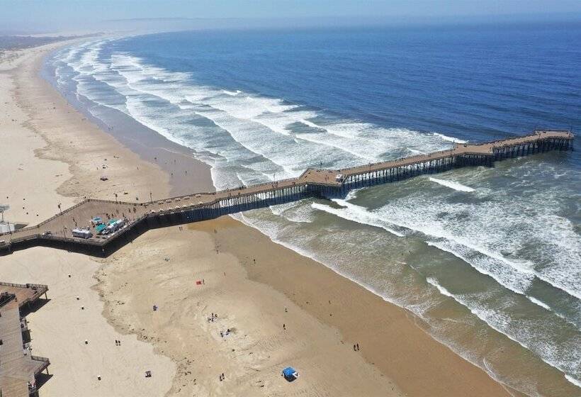 فندق Beach House Inn & Suites