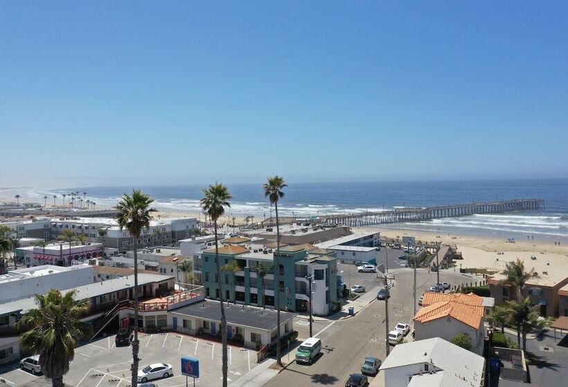 فندق Beach House Inn & Suites