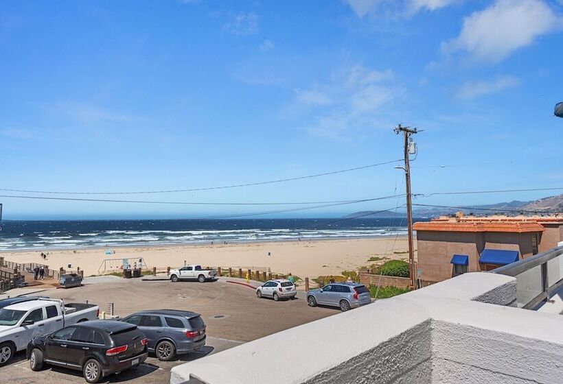 فندق Beach House Inn & Suites