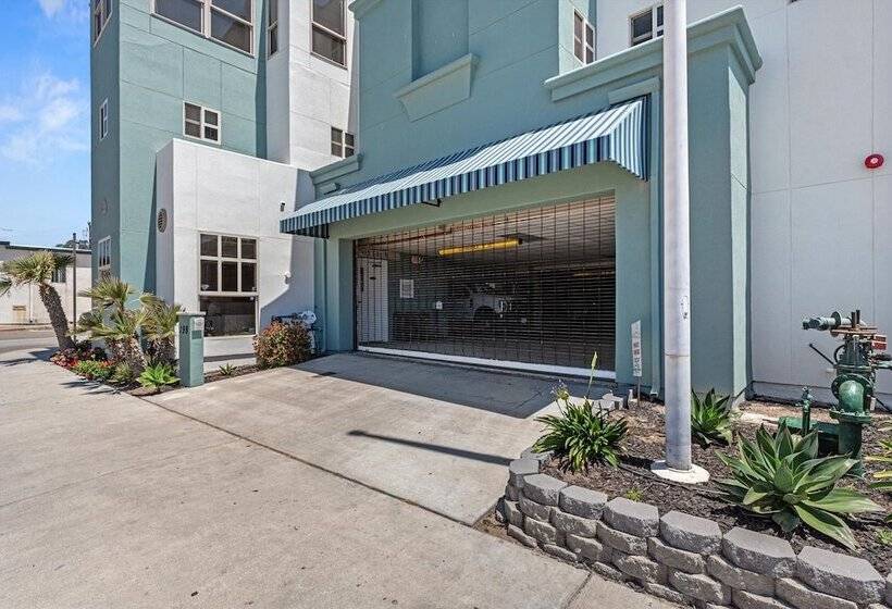 בית מלון כפרי Beach House Inn & Suites