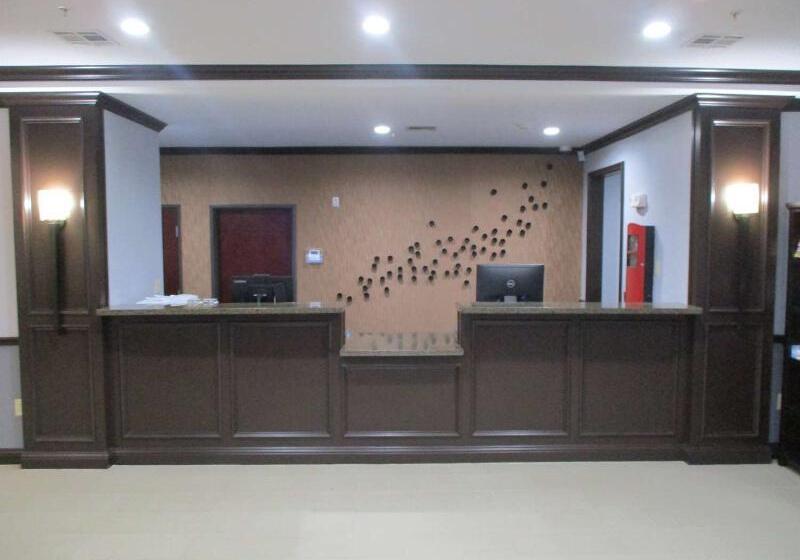 ホテル Best Western Carthage Inn & Suites