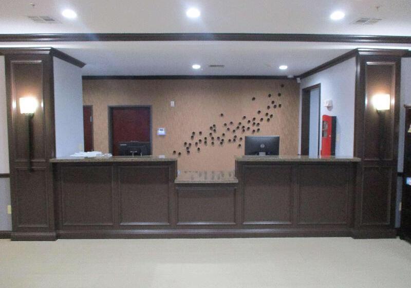 ホテル Best Western Carthage Inn & Suites