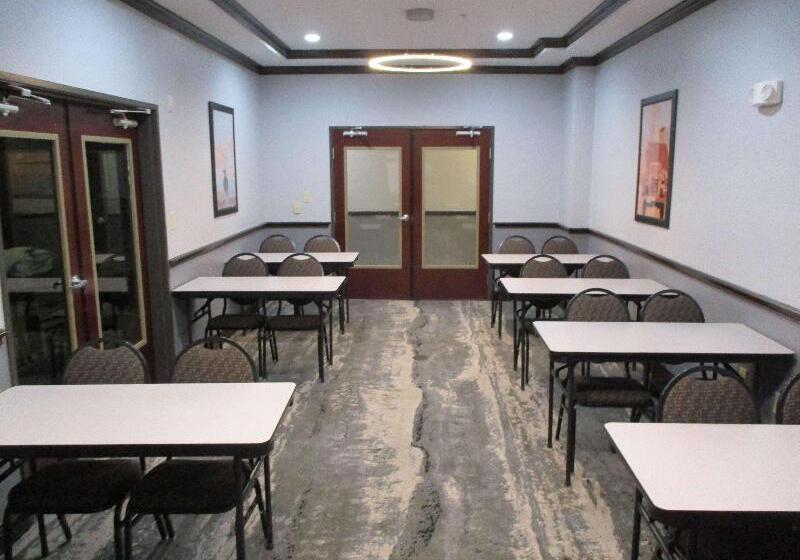 ホテル Best Western Carthage Inn & Suites