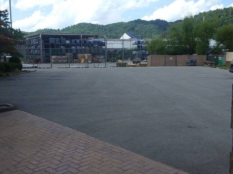 ホテル Brookshire Inn & Suites