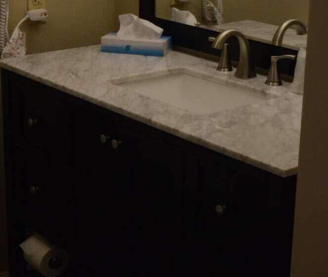 ホテル Brookshire Inn & Suites