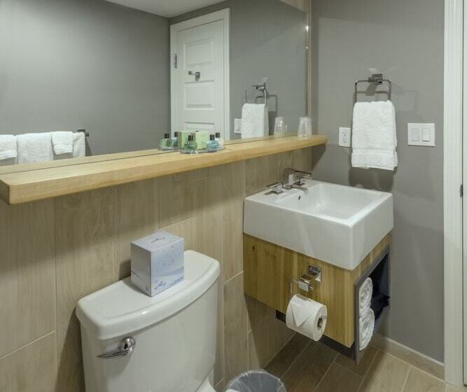 فندق Center Harbor Inn