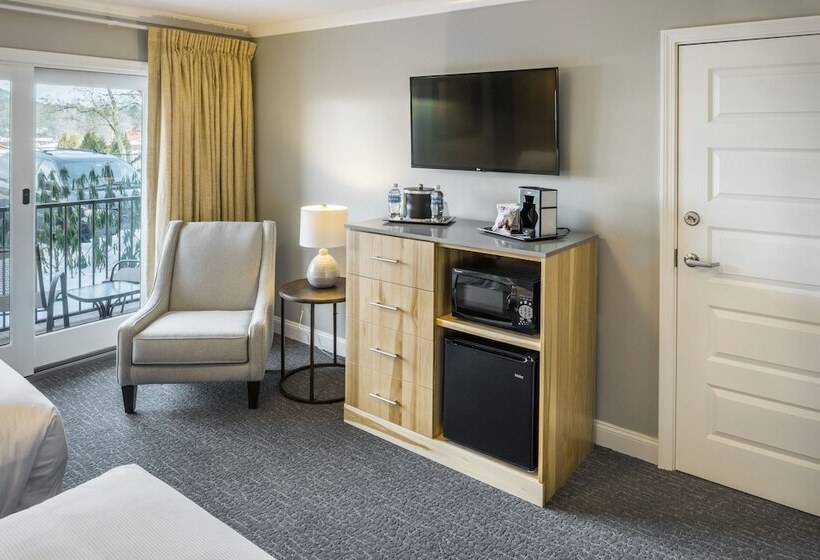 فندق Center Harbor Inn