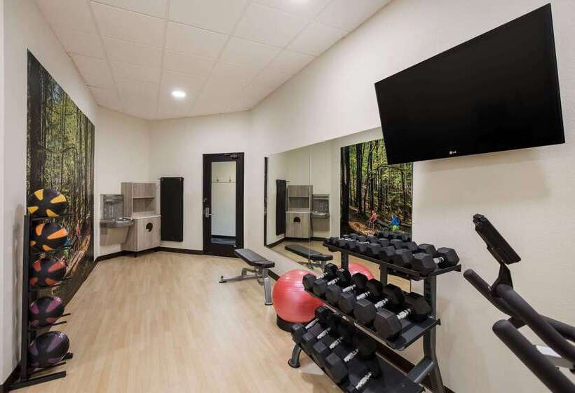 בית מלון כפרי Clarion Pointe Sylva Near Cherokee Area