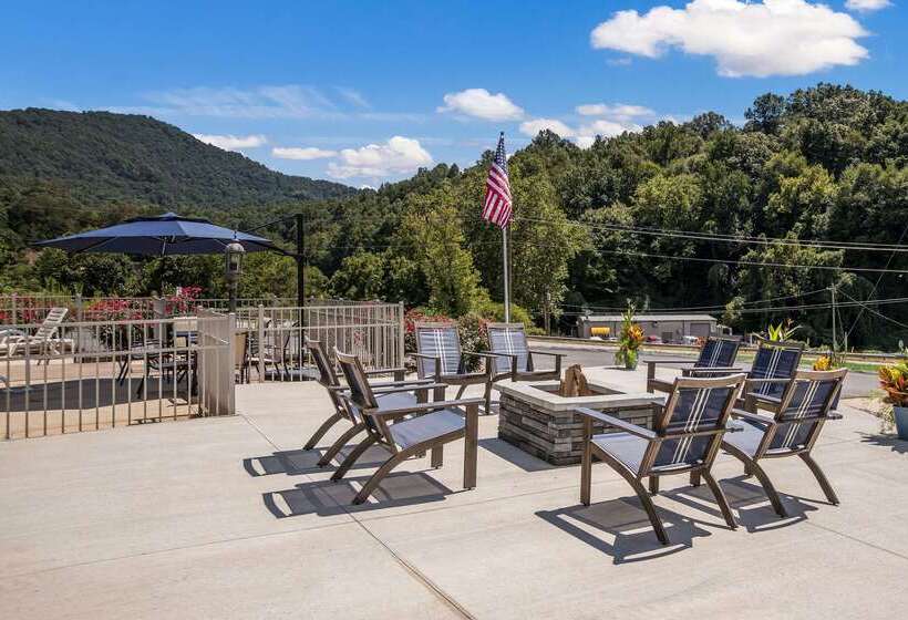 ホテル Clarion Pointe Sylva Near Cherokee Area