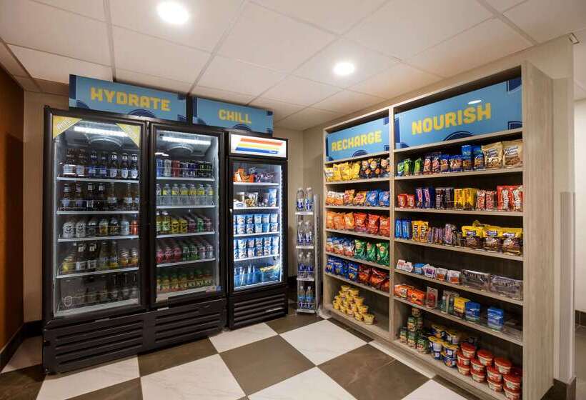 בית מלון כפרי Clarion Pointe Sylva Near Cherokee Area