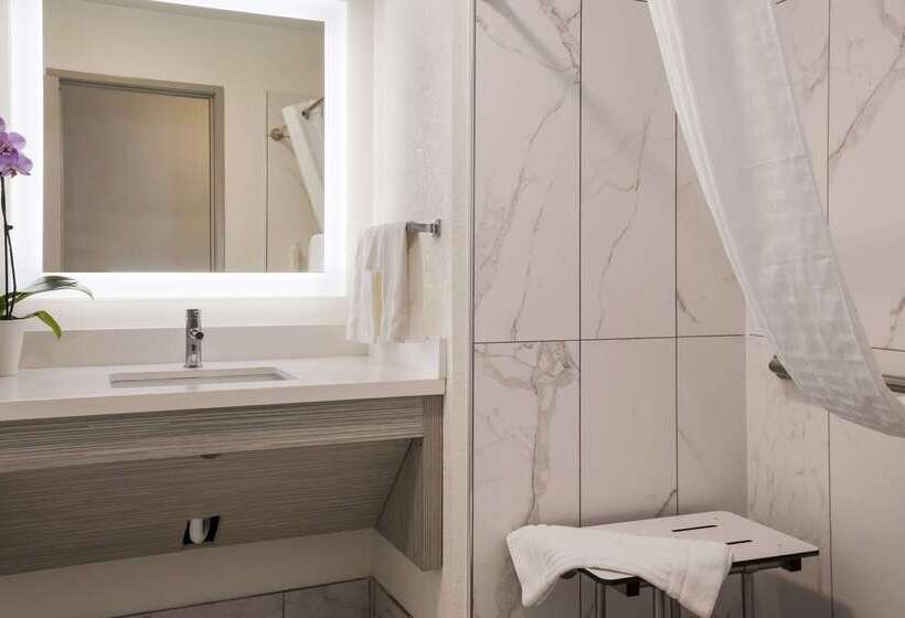 Отель Clarion Pointe Sylva Near Cherokee Area