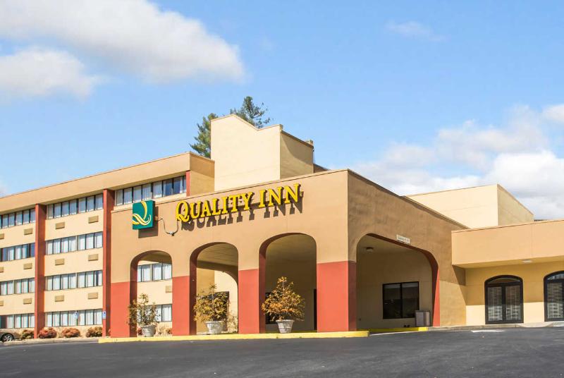 בית מלון כפרי Clarion Pointe Sylva Near Cherokee Area