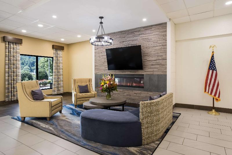 ホテル Clarion Pointe Sylva Near Cherokee Area