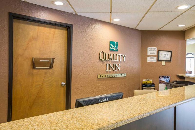 בית מלון כפרי Clarion Pointe Sylva Near Cherokee Area