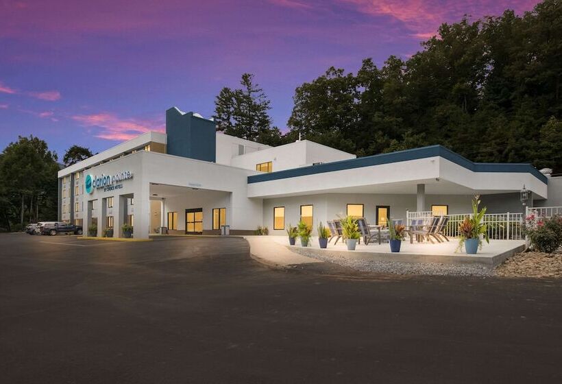 בית מלון כפרי Clarion Pointe Sylva Near Cherokee Area