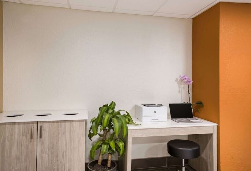 ホテル Clarion Pointe Sylva Near Cherokee Area