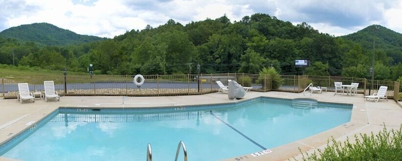 ホテル Clarion Pointe Sylva Near Cherokee Area