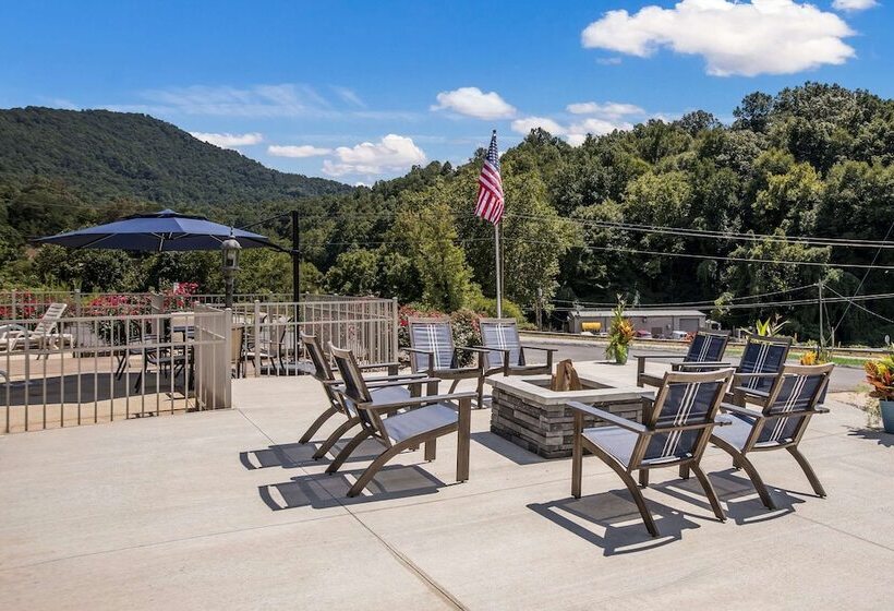 ホテル Clarion Pointe Sylva Near Cherokee Area