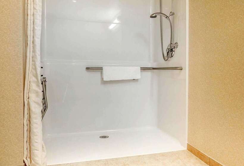 فندق Comfort Inn & Suites Creswell