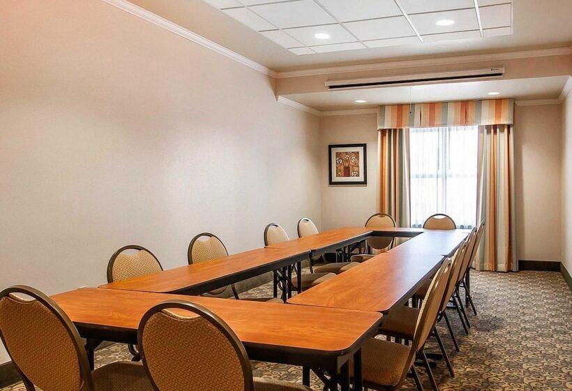 فندق Comfort Inn & Suites Creswell