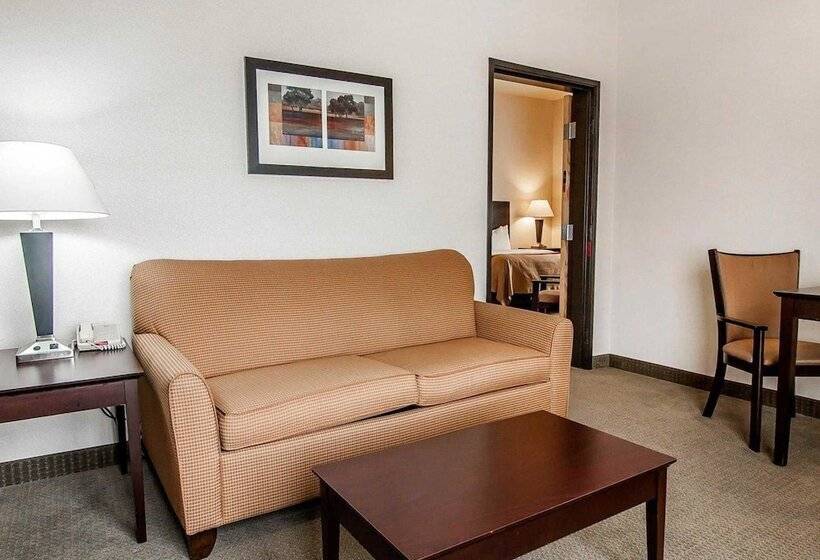 فندق Comfort Inn & Suites Creswell
