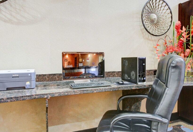 Отель Comfort Suites