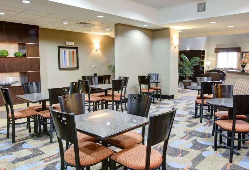 Отель Comfort Suites