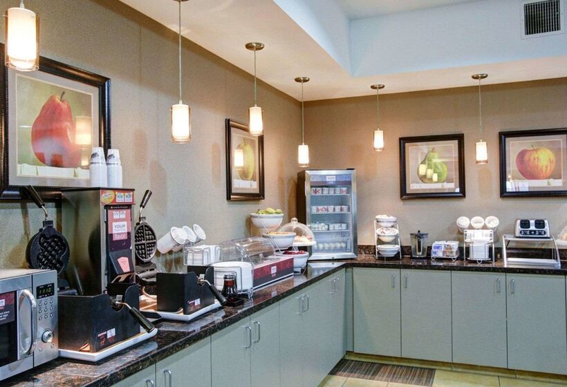 Отель Comfort Suites