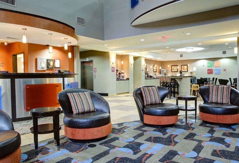 Отель Comfort Suites