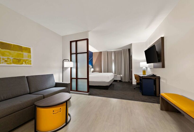 호텔 Comfort Suites