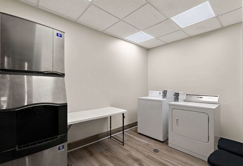 Отель Comfort Suites