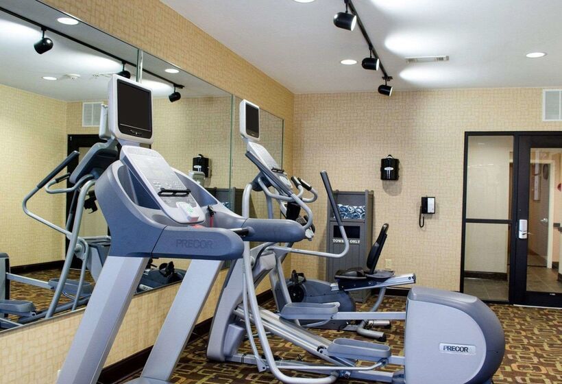 فندق Comfort Suites