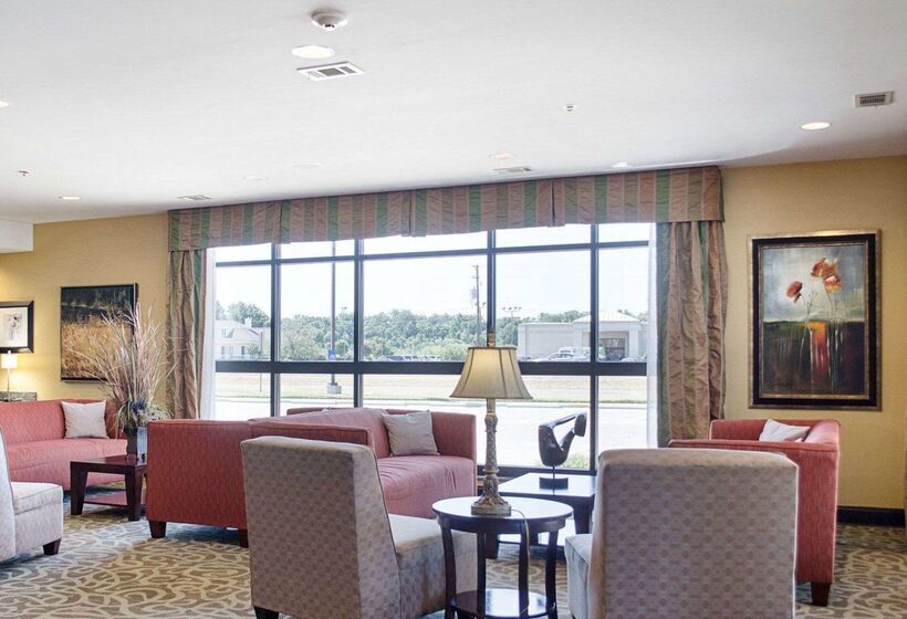 فندق Comfort Suites