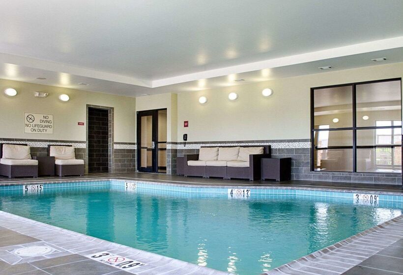 فندق Comfort Suites