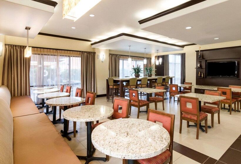 Отель Baymont By Wyndham Jewett