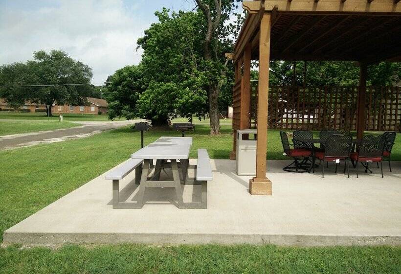 Отель Baymont By Wyndham Jewett