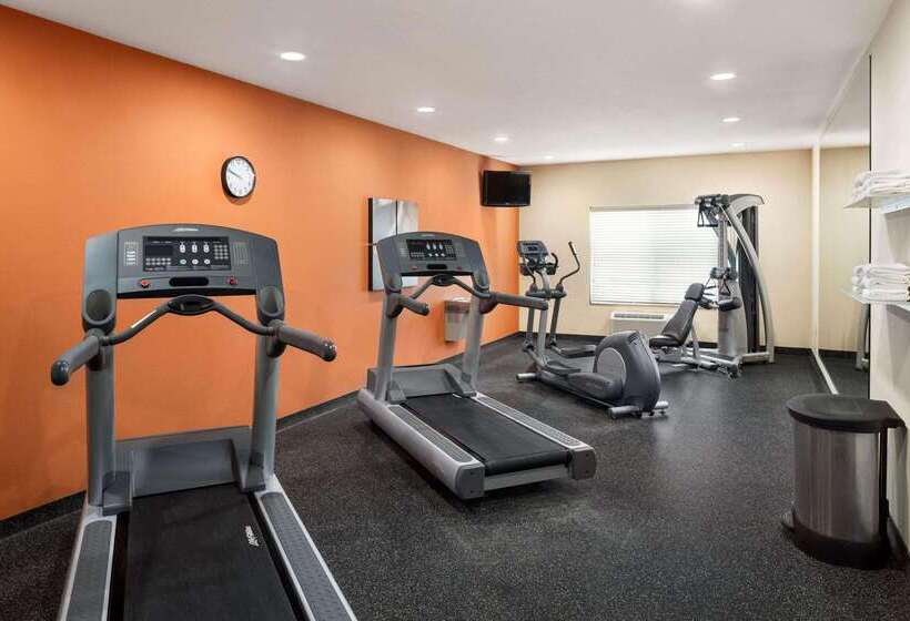 فندق Country Inn & Suites By Radisson St. Peters Mo