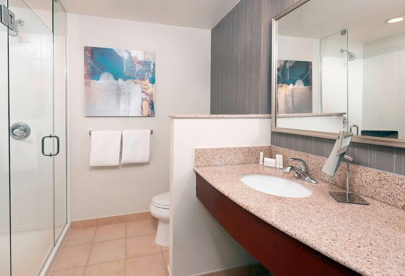 هتل Courtyard Fort Wayne Downtown At Grand Wayne Convention Center