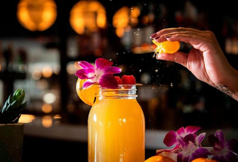 هتل Courtyard Fort Wayne Downtown At Grand Wayne Convention Center