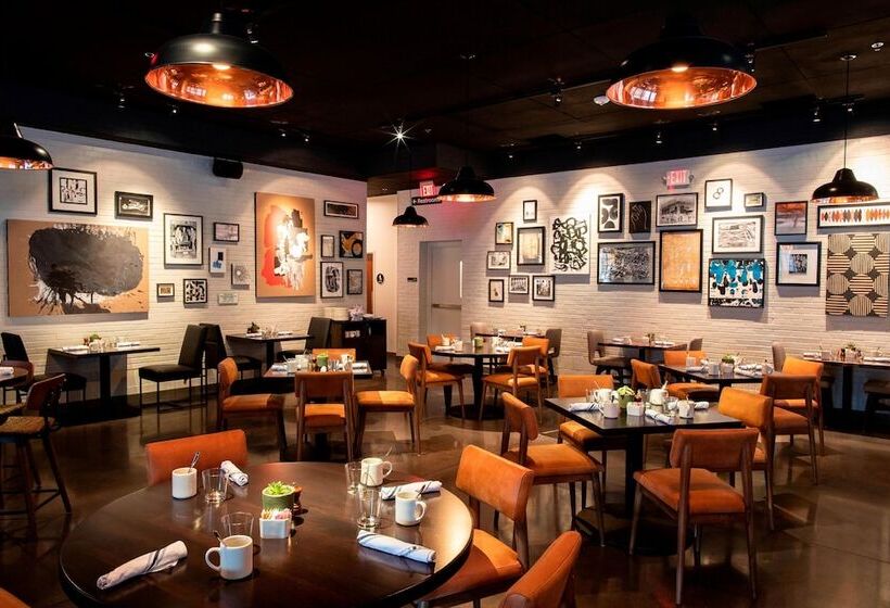 هتل Courtyard Fort Wayne Downtown At Grand Wayne Convention Center