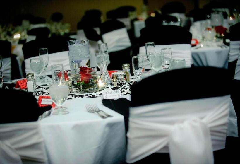 فندق Courtyard Fort Wayne Downtown At Grand Wayne Convention Center