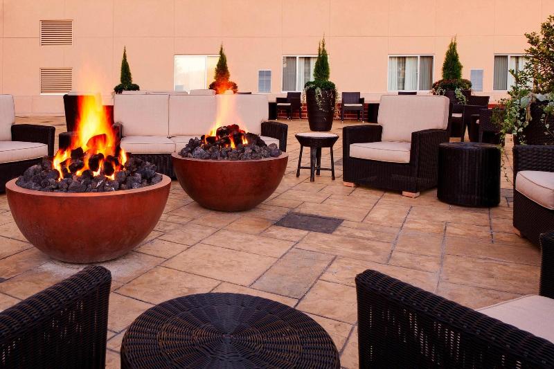 هتل Courtyard Fort Wayne Downtown At Grand Wayne Convention Center